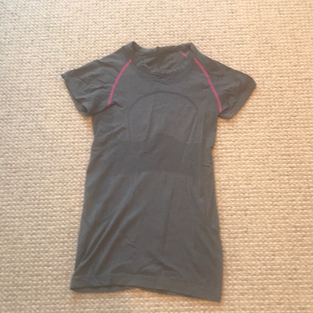 Lululemon shirt sleeved shirt